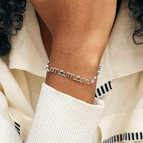 
                      
                        Women's personalized message chain bracelet
                      
                    